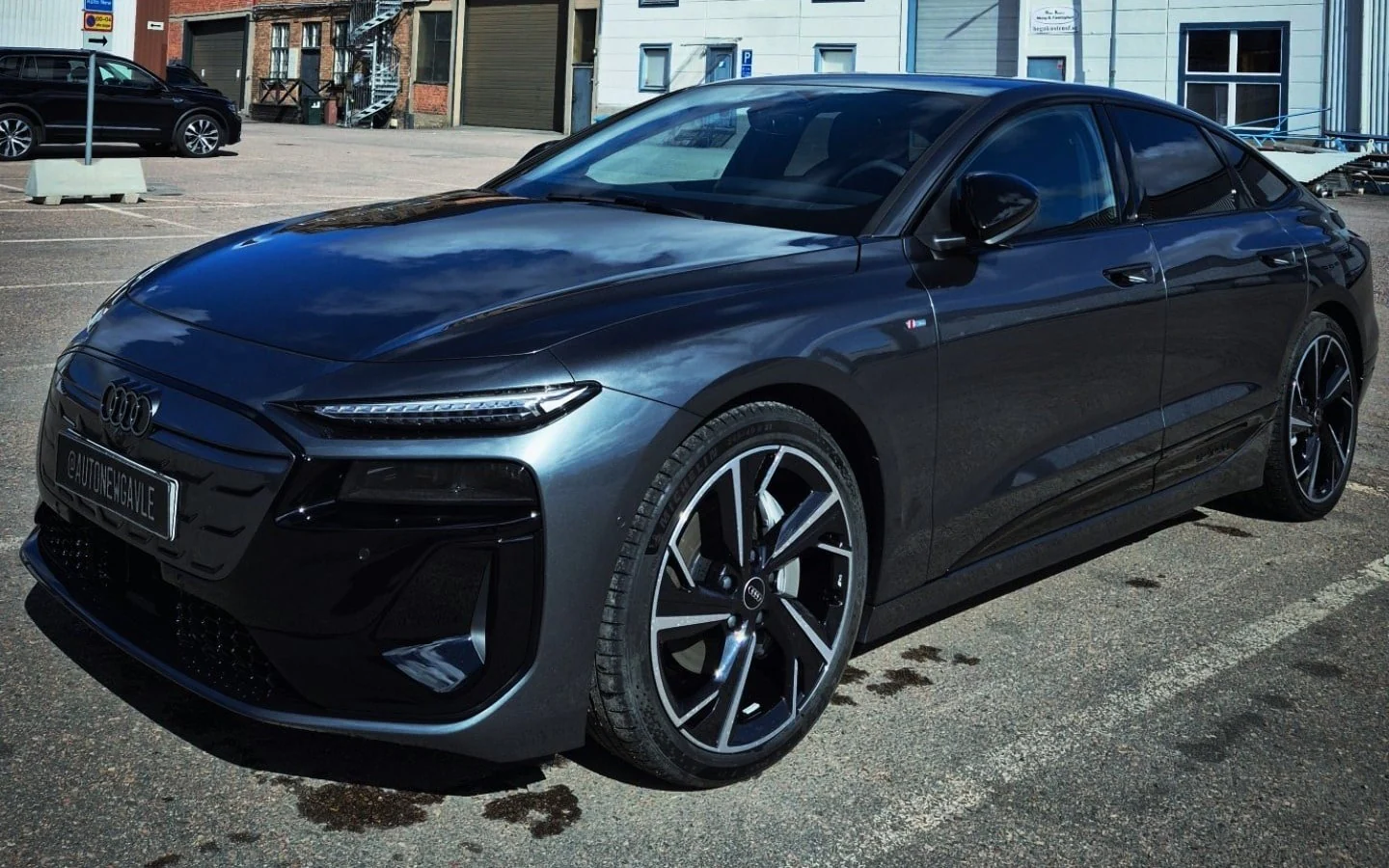 Mörk Audi efter rekond